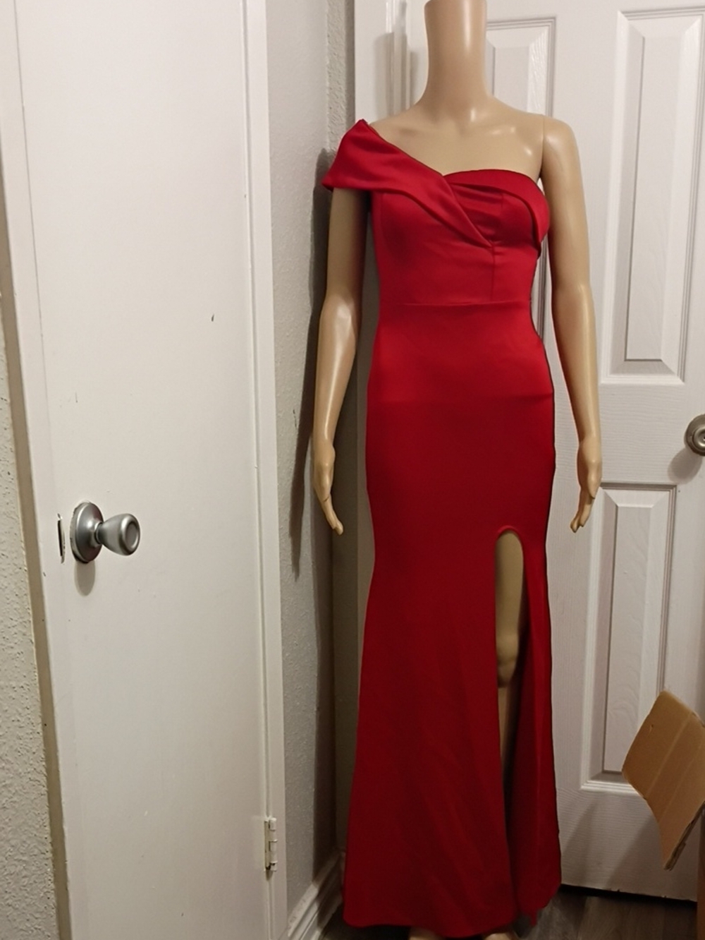 Elegant One-Shoulder Red Evening Gown